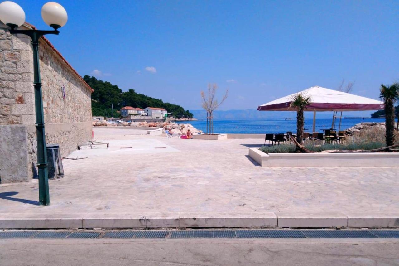 Ferienhaus House With A Parking Space Svirce, Hvar - 17682 *
