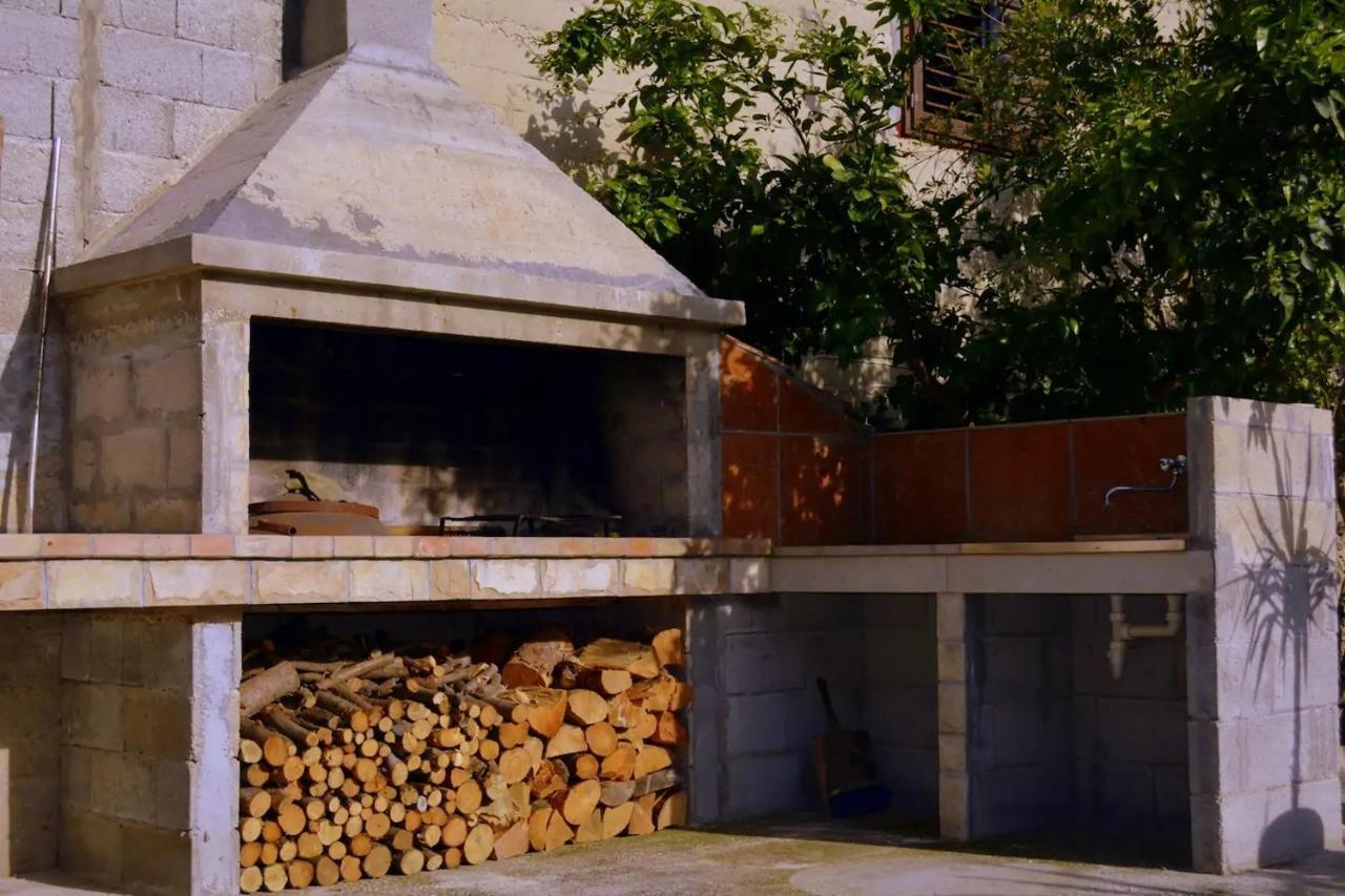Ferienhaus House With A Parking Space Svirce, Hvar - 17682